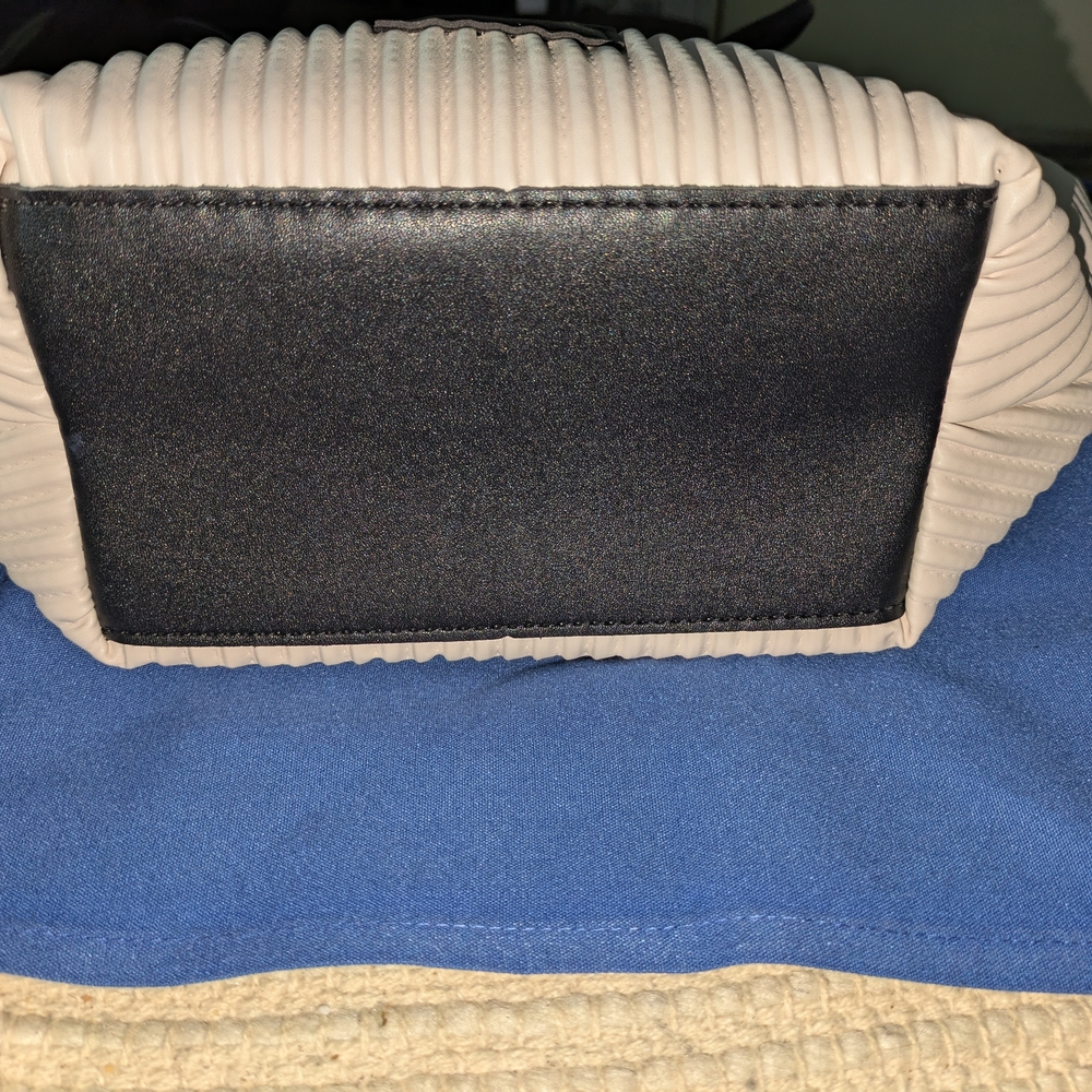 Black and Cream Women's Handbag - Picture 8 of 13